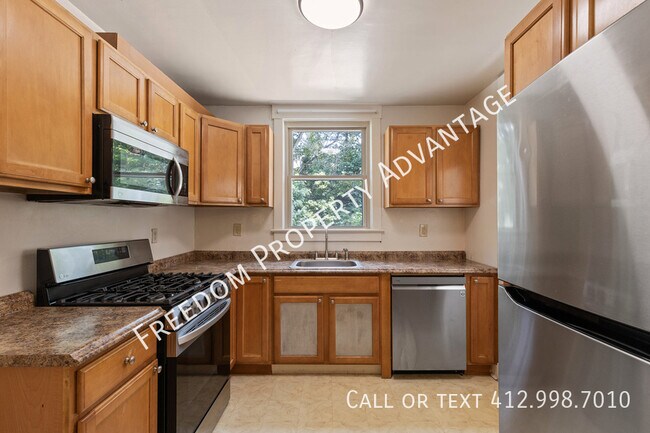 Building Photo - 763 Shady Dr E