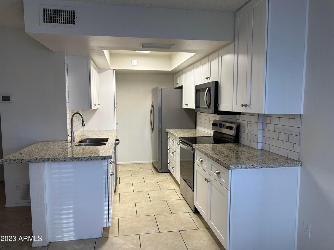 Primary Photo - 13244 N 3rd St