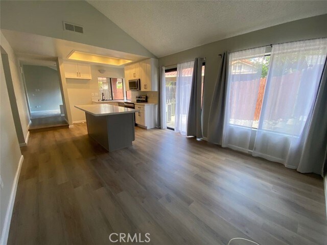 Foto del edificio - 5124 E Almond Ave