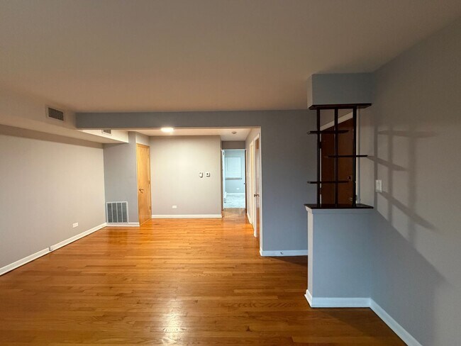 Foto del edificio - 5009 N River Rd
