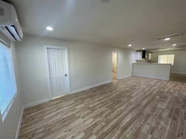 Foto del edificio - 542 E Barnard St