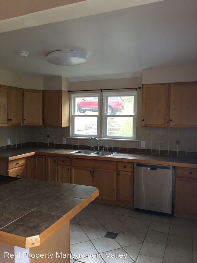Building Photo - 3 br, 2 bath House - 117 Oak Street