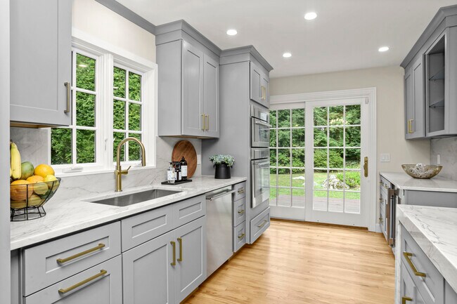 Foto del edificio - 124 Woodside Dr