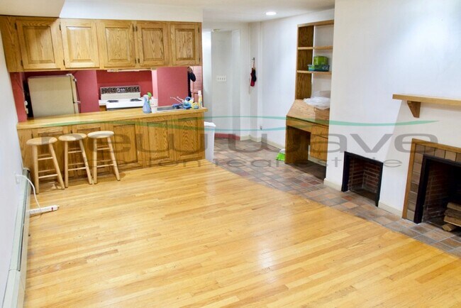 Building Photo - 36 Beacon St