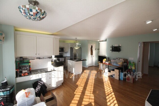 Building Photo - 15006 Rosewood Dr