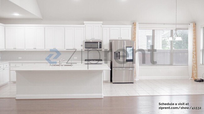Foto del edificio - 8721 Fairway Ln