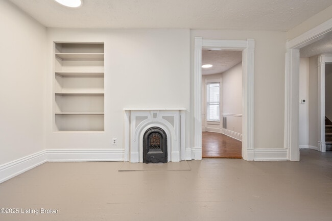 Building Photo - 1704 Rosewood Ave