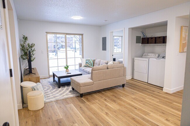 Foto del interior - Elevate Apartments at Hawkeye - Student Housing