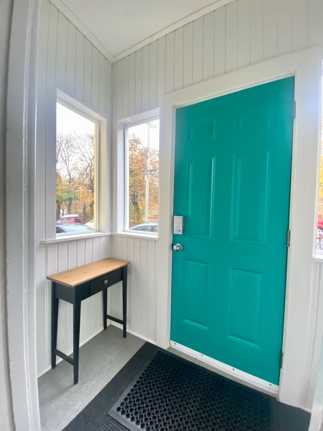 Building Photo - 14 Barnes Rd