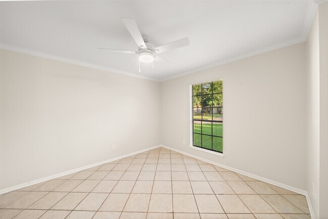 Foto del edificio - 2707 Foliage Green Dr