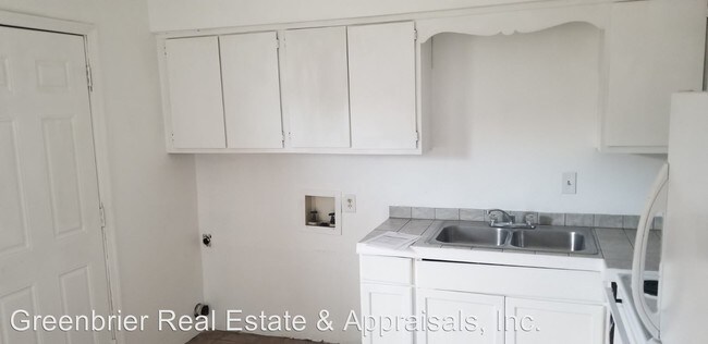 Foto del edificio - 976 Ingleside Rd