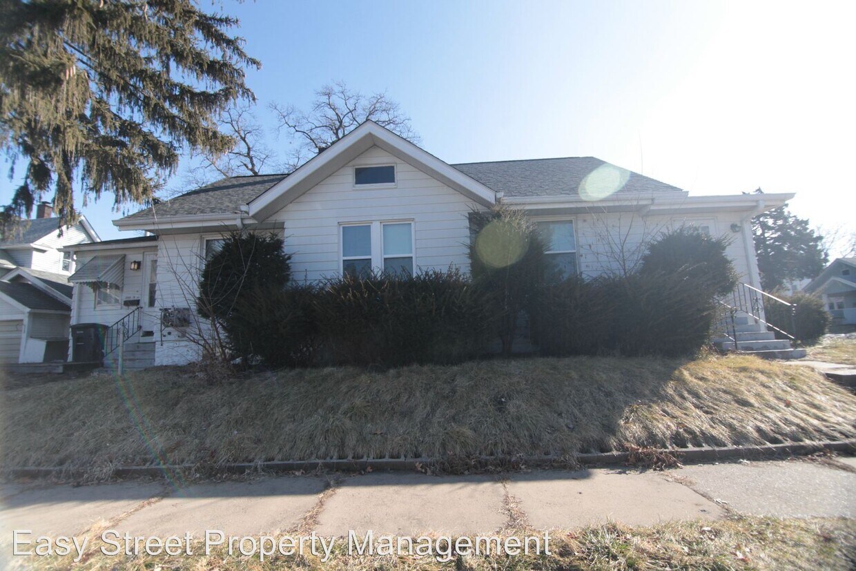 Foto principal - 2 br, 1 bath House - 2453 18th Ave