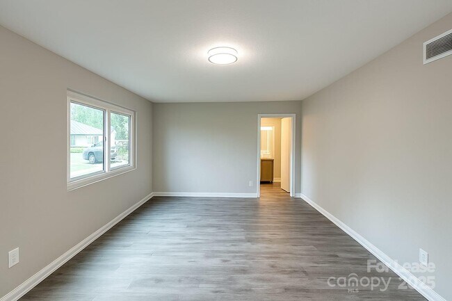Foto del edificio - 8033 Cedar Glen Dr