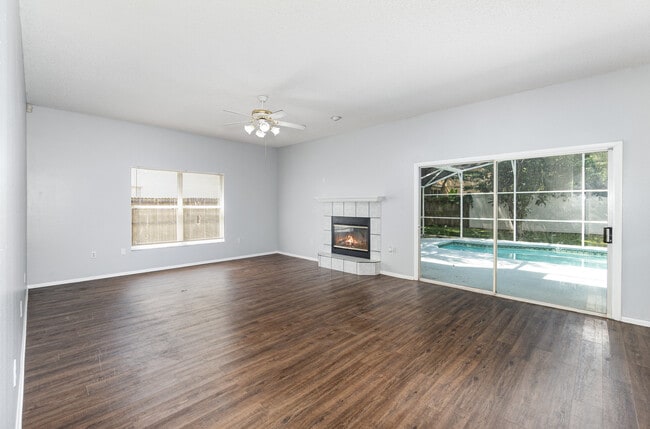 Foto del edificio - 1264 Falconcrest Blvd