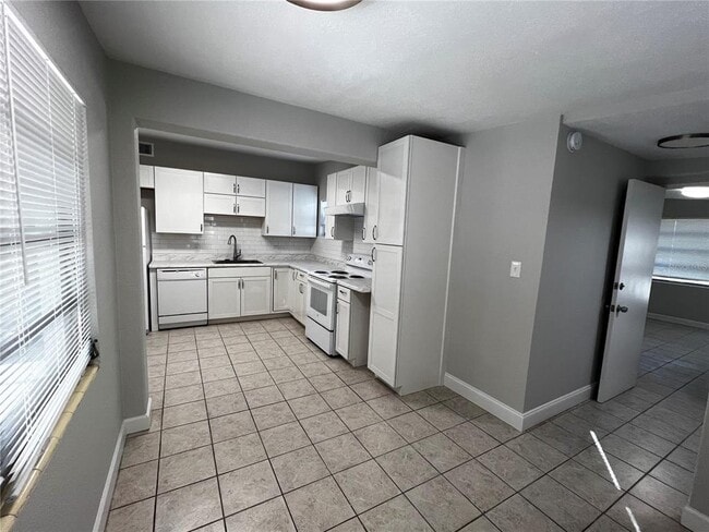 Foto del edificio - 1931 Carrigan Ave