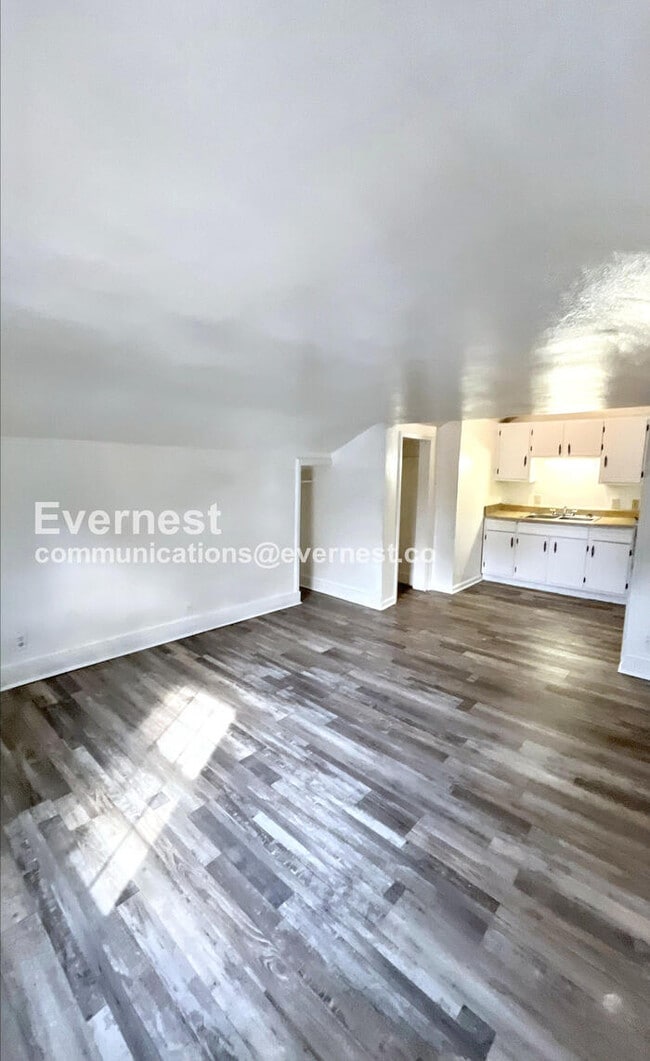 Foto del edificio - 413 N Moore Rd