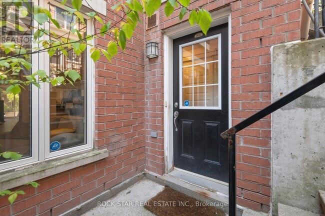 Building Photo - 26-1526 Laidlaw St