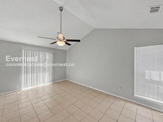 Foto del edificio - Limited Time Special / 3 Bed/2 Bath Home with Garage / Pet-Friendly / Coming Soon!