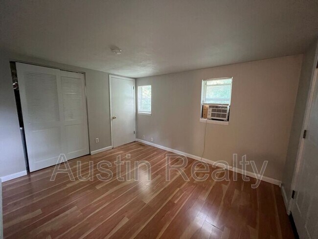 Building Photo - 7064 Mitchell Ave