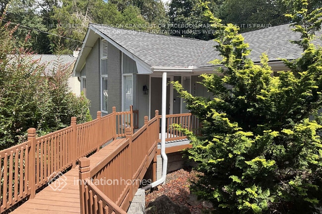 Building Photo - 4031 Linda Ln SW