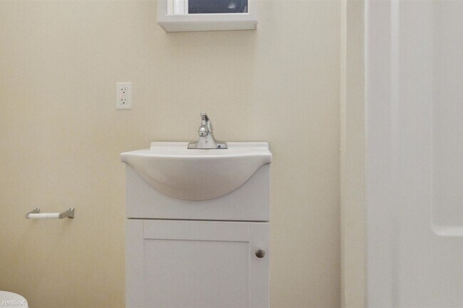 Foto del edificio - 4 br, 4 bath 4plex - 1700 CECIL B MOORE AV...