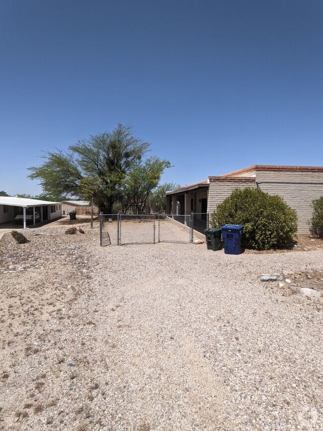 Building Photo - 3711 S Bobby Dr