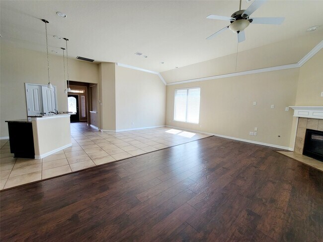 Foto del edificio - 9415 Harmony Lake Ln