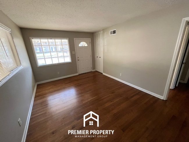 Building Photo - Spacious 3BR Home in 38118 | Hardwood Floors, Formal Dining & Large Fenced Yard