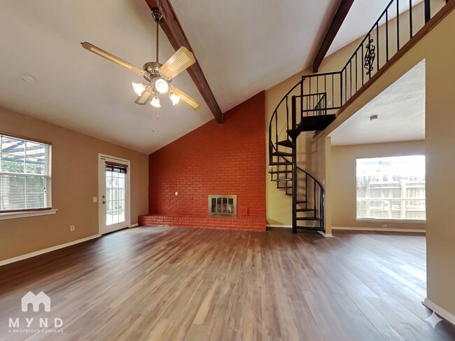 Foto del edificio - 2103 Woodland Springs St