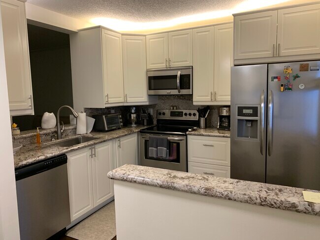 Building Photo - 1001 SE 6th Ave