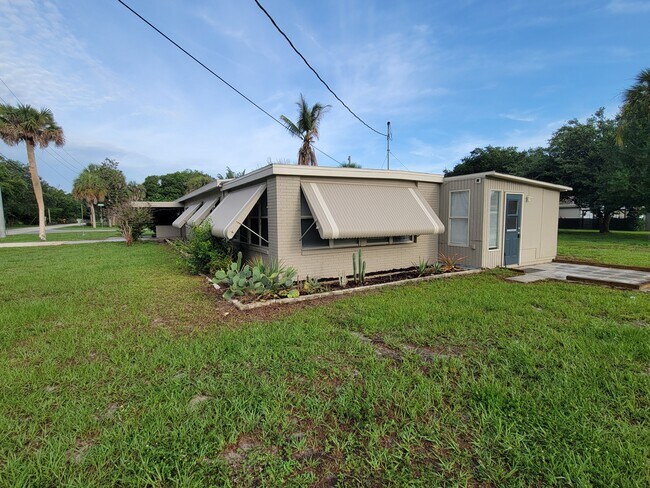 Building Photo - 1805 49th Ave