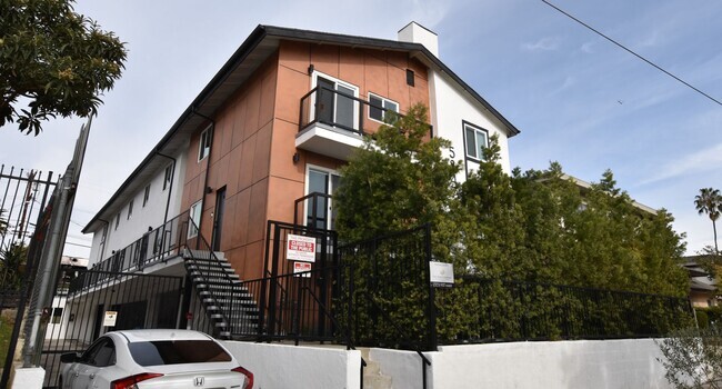 Building Photo - 5847 Willoughby Ave