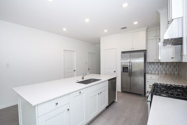 Building Photo - 6319 Seafoam Lake Dr