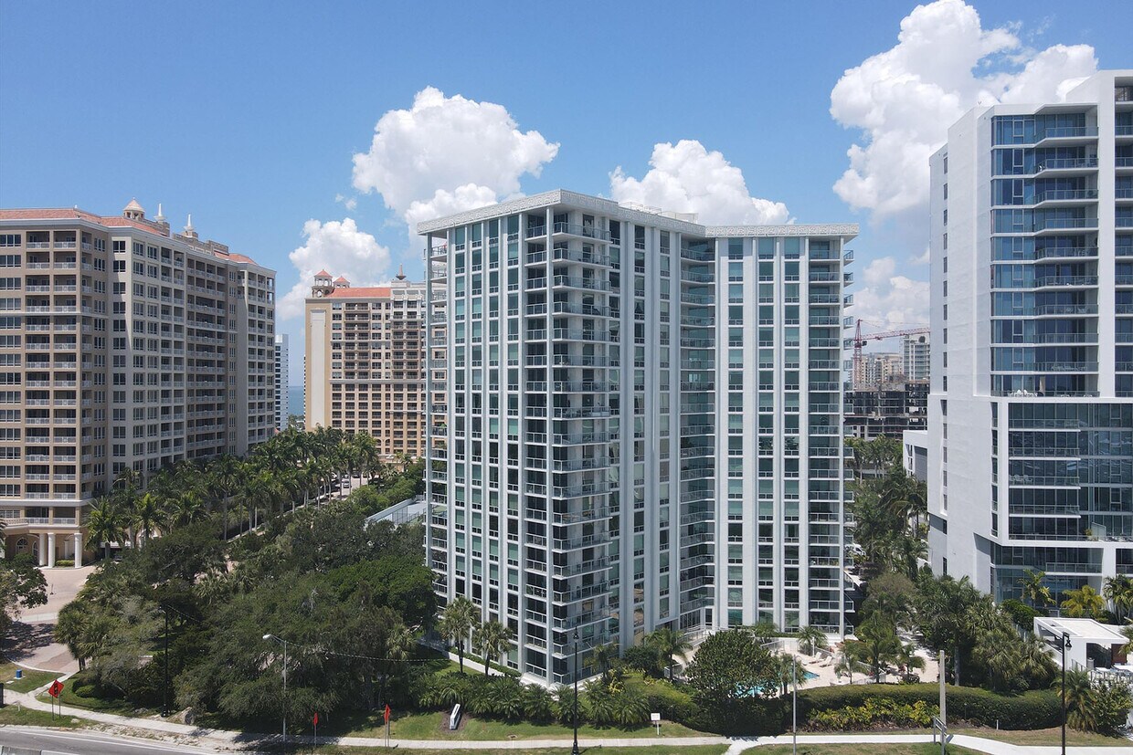 Foto principal - 1111 N Gulfstream Ave