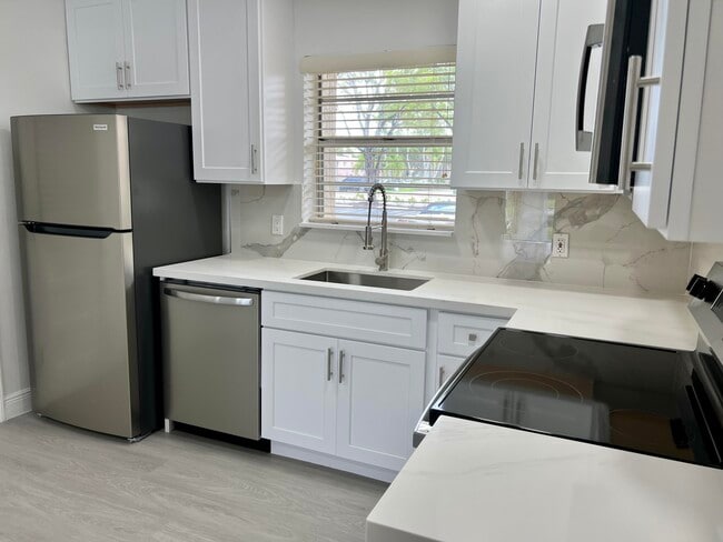 Building Photo - 10821 N Military Trl