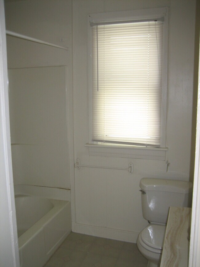 Building Photo - Second month HALF OFF! - 2 bedroom home in...