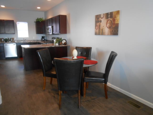 Townhome Dining - Park Place Apartments