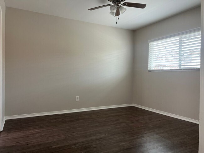 Foto del edificio - 2000 Carnegie Ln