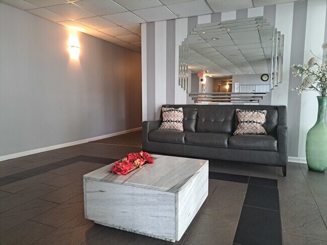 Foto del edificio - 9009 W Golf Rd