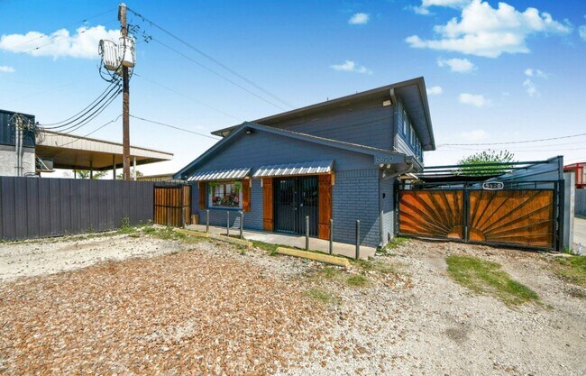 Building Photo - 5622 W Montgomery Rd