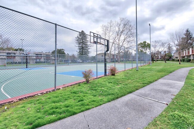 Foto del edificio - Spacious 2 bedroom, 1.5 bath condo in Ever...