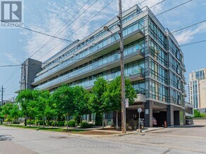 Building Photo - 8 Fieldway Rd