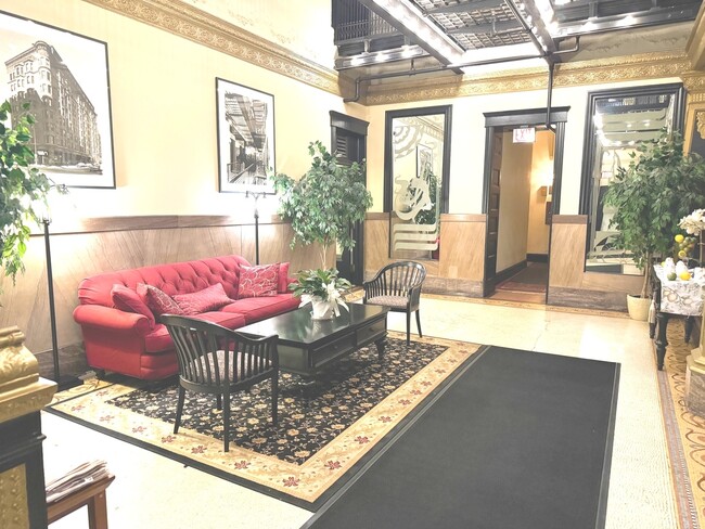 Foto del edificio - 2800 N Pine Grove Ave