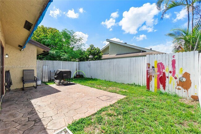Foto del edificio - 7433 SW 13th St