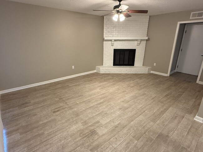 Photo - 855 Charter Oak Dr House