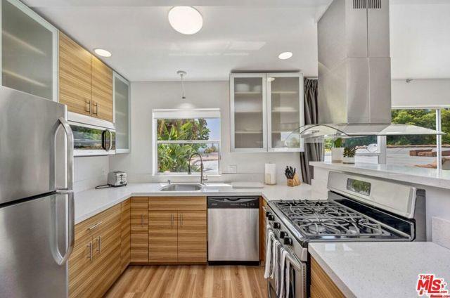 Foto del edificio - 513 N San Vicente Blvd