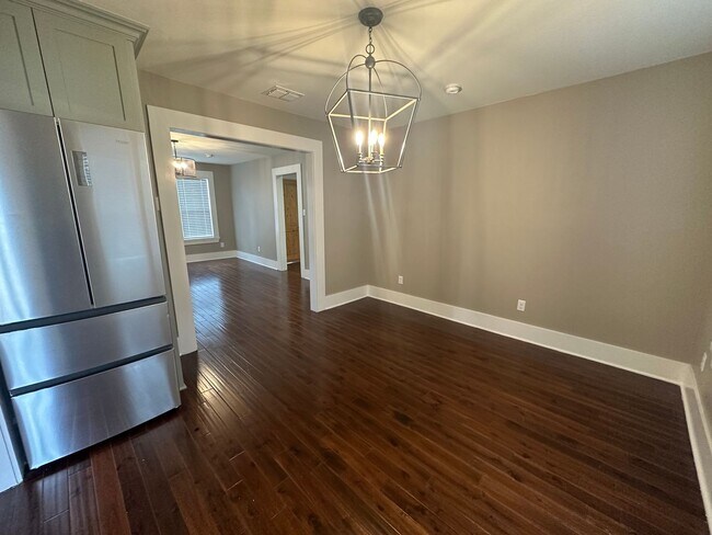 Foto del edificio - Remodeled 2 Bedroom Apartment