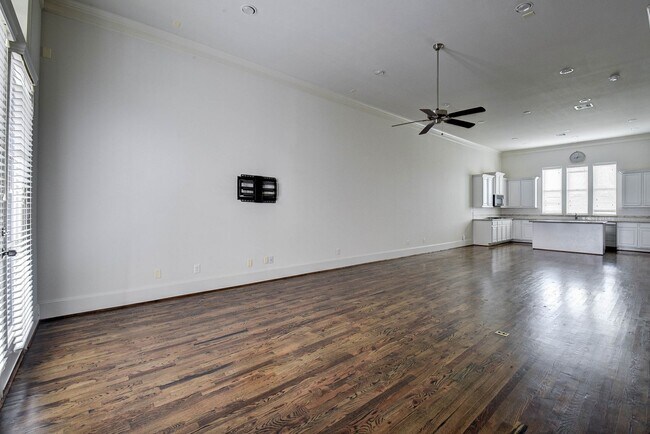Building Photo - Modern 3 bedroom/3.5 bathroom in a gated c...