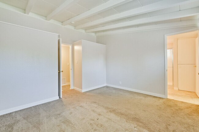 Building Photo - Updated Sunnyvale Home!