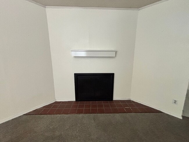 Building Photo - 1-bed, 1-bath apartment with washer and dryer provided